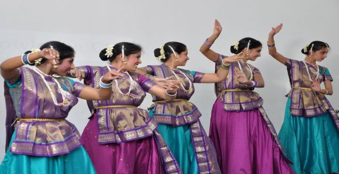 Kirti Bhowalkar & Group performing Katthak